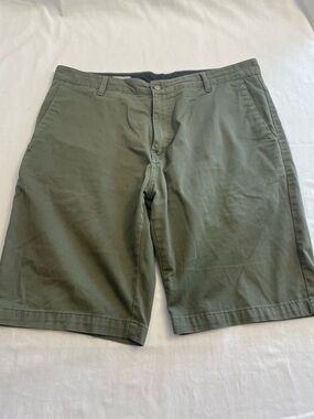 Volcom Frickin Chino Shorts Relaxed Fit Olive Green / Dark Khaki Men’s Size 36